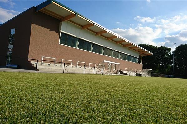 Aanleg sportpark met kunstgras en 3 natuurgras voetbalvelden, atletiekpiste gravel, beachterrein, skatepark, Finse piste en omgevingswerken - Sportinfrabouw NV